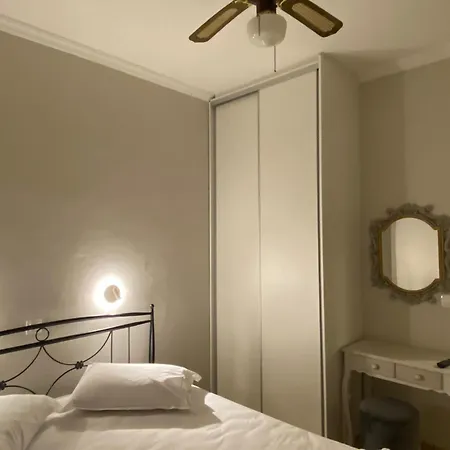 Helen's And Apartament *