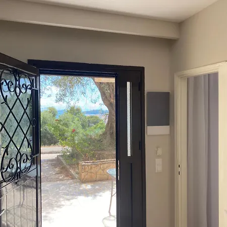 Helen's Apartments&studios *