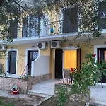 Helen's And Lägenhet Dassia (Corfu)